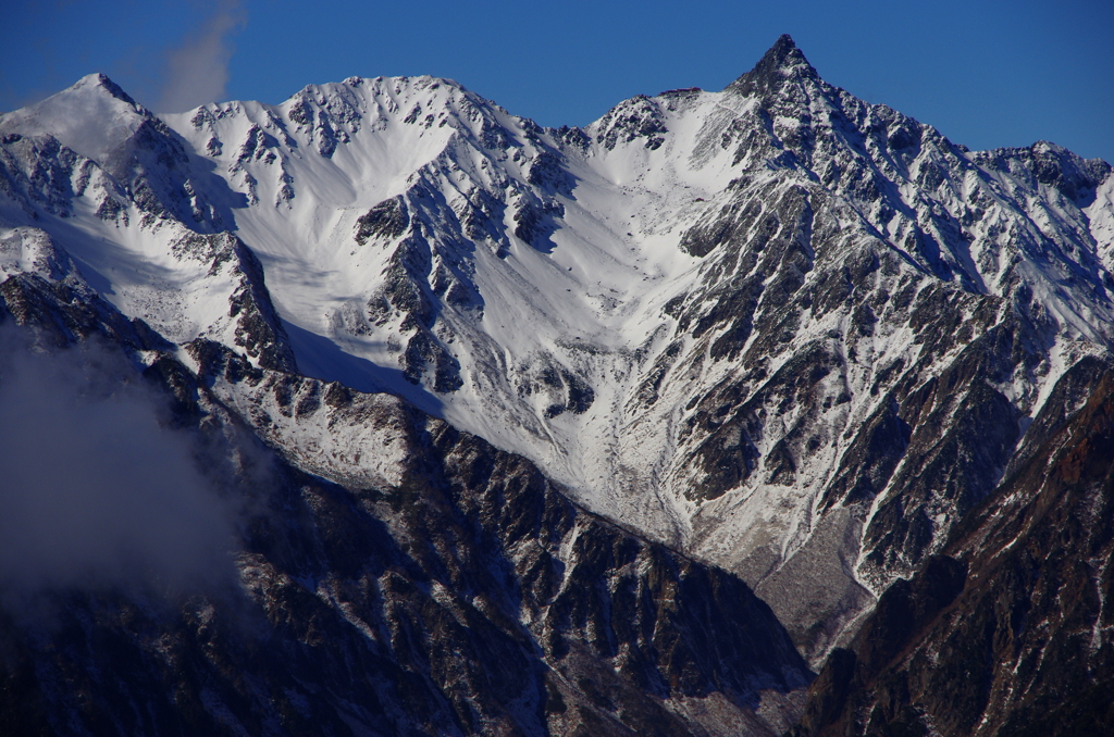 雪と岩の尖峰(修正)