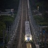 谷を走る