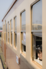 ローカル線を旅する少女