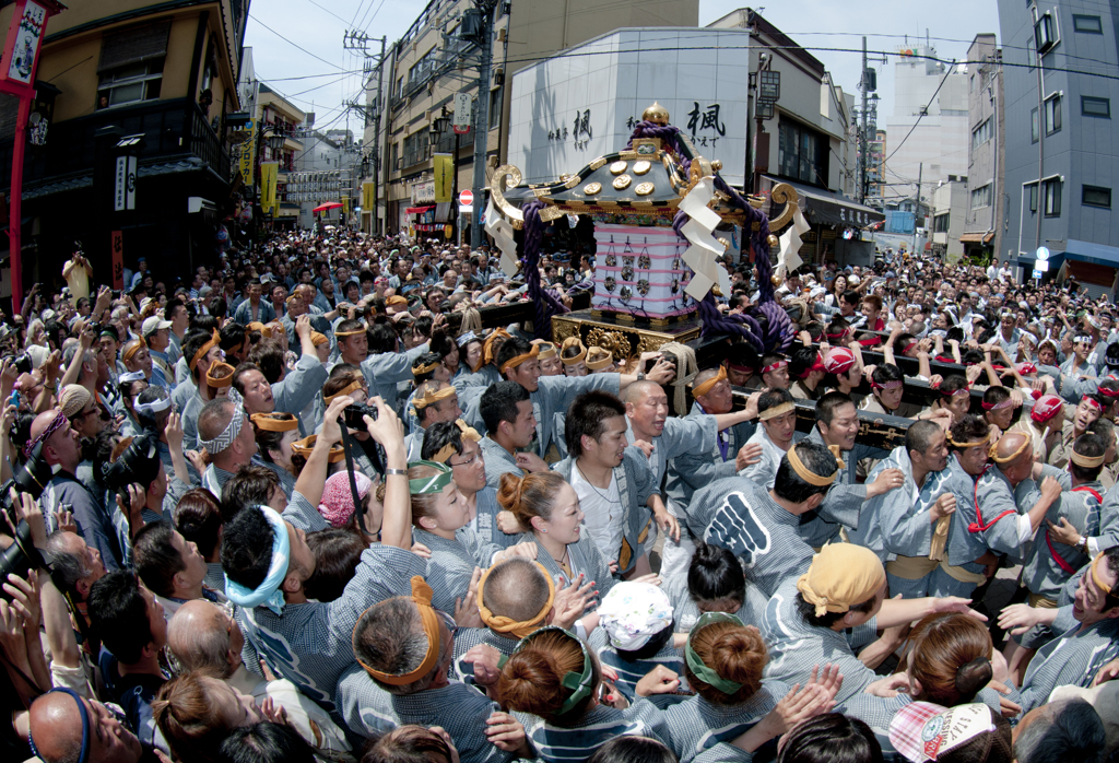 祭りの熱気