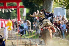 弓を射る
