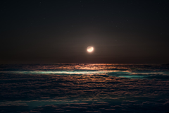 月光に浮かぶ雲道