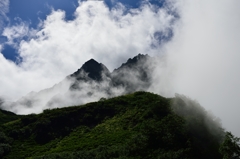 雲間の前穂高岳