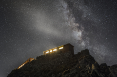 日本最高峰の山荘星景