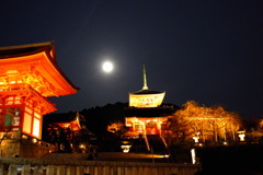 清水寺と月と