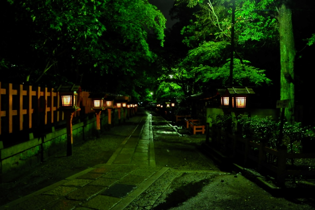 雨の八坂神社