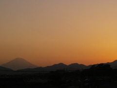 夕焼けの富士山。
