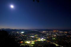 満月とオリオンと夜景と