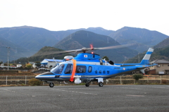 愛媛県警のヘリ