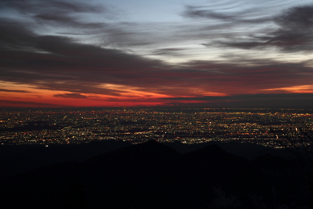 夜明け、蛭ヶ岳山頂