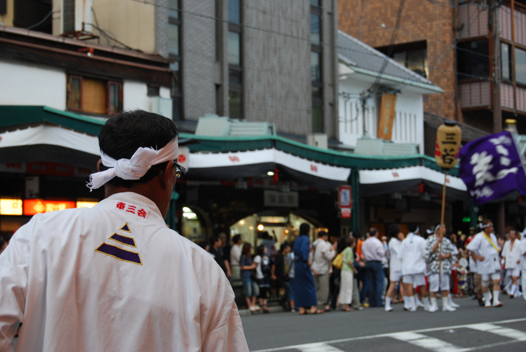 男の背中