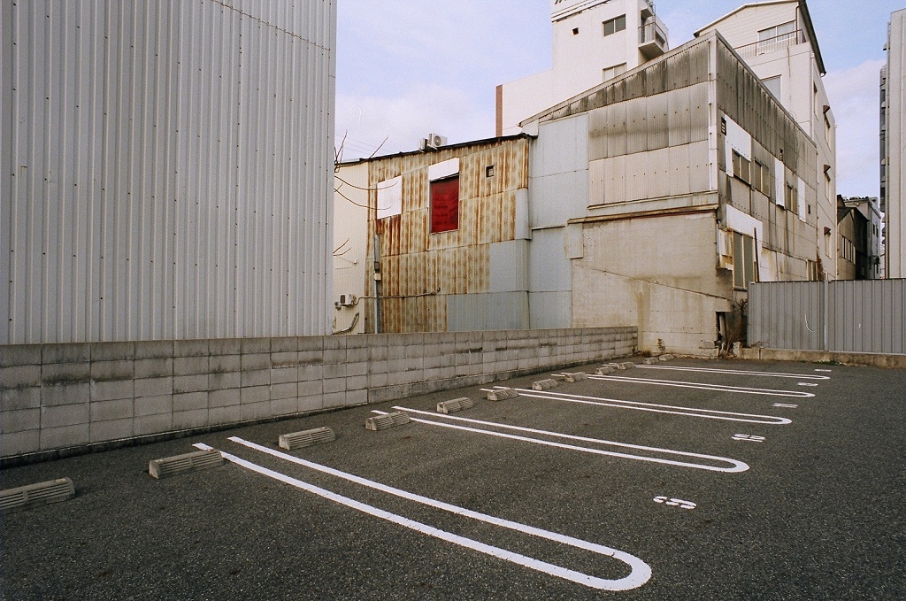 工場と駐車場