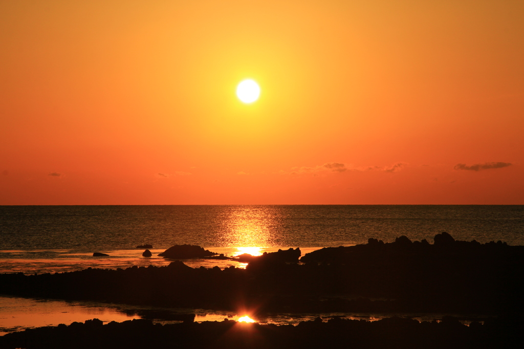 日本海　春の夕景