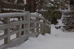 橋の向こうは