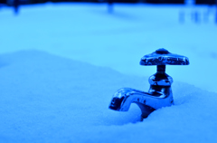 The faucet in snow