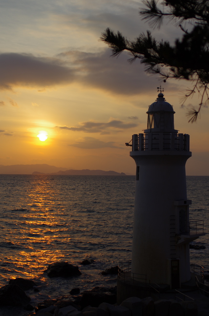 伊良湖岬灯台と夕陽