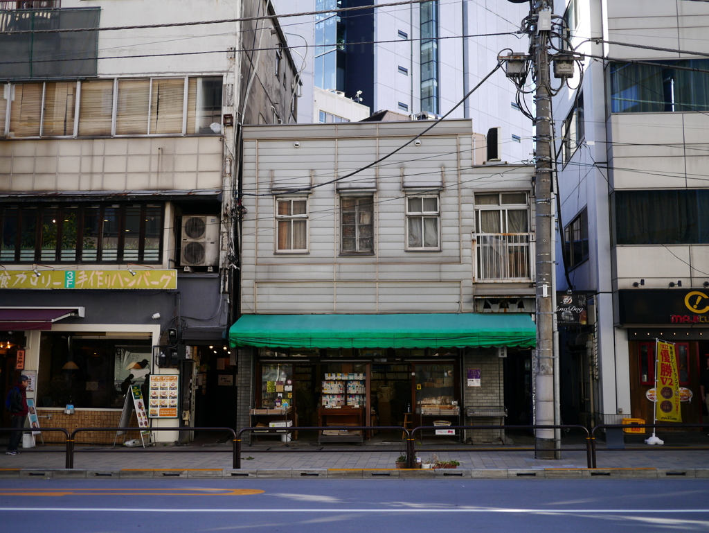 お茶の水明大通り