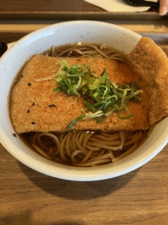 圏央道厚木PAの大判きつね蕎麦