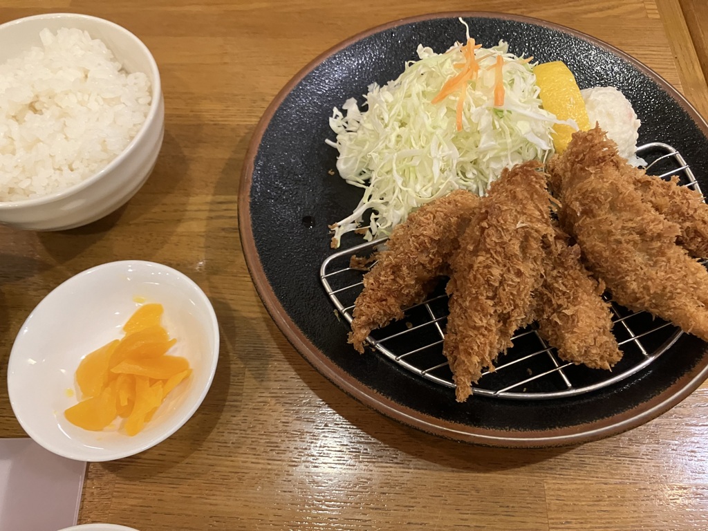 聖蹟スクエアの大粒カキフライ定食