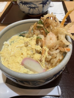 吉田のかき揚げ卵とじきしめん