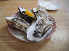 鳥羽さざえストリートの岩ガキ