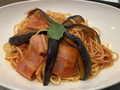 ナスとベーコンのトマトソースパスタ
