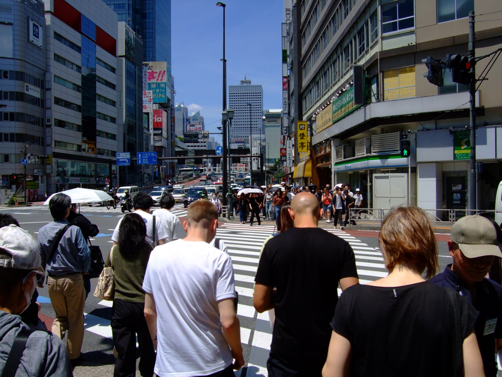 新宿東口交差点