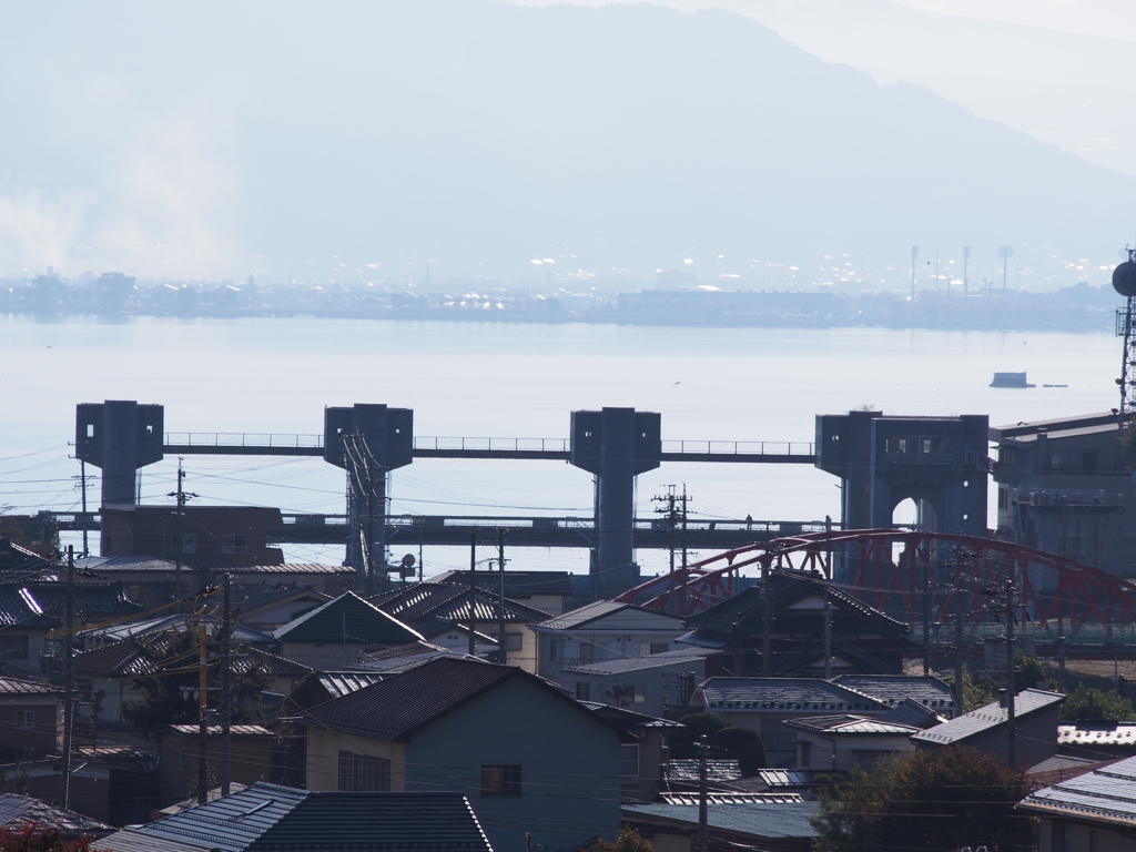 水門と諏訪湖