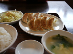 三鷹中華屋の餃子定食
