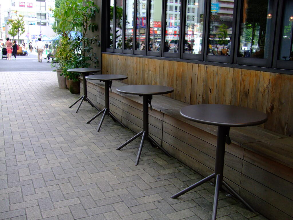 カフェテーブル