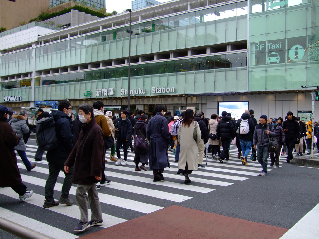新宿バスタ前横断歩道