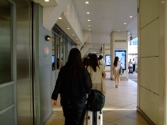 新宿東口ルミネ側