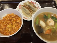 エビチリ飯、五目ラーメン、そして焼餃子