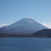 本栖湖から見る富士山