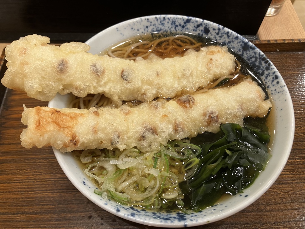 ちくわ二本のせそば