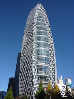 新宿西口からのコクーンタワー