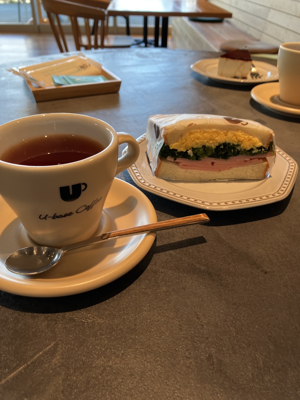 Weinsのハムたまごサンド