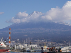 田子ノ浦港と富士山