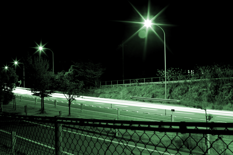 真夜中の高速道路