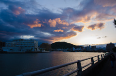 県庁近くの夕日