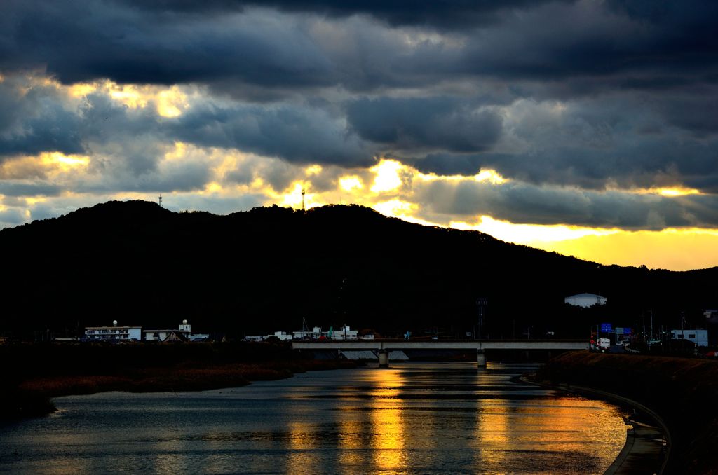 沈みかけの夕日