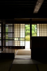 古墳のある民家