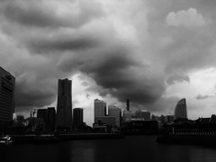 梅雨空のYOKOHAMA