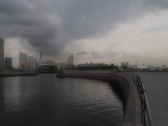 梅雨空のYOKOHAMA