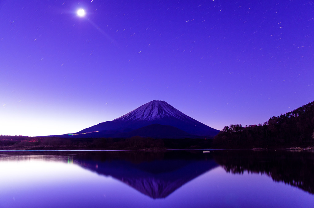 精進湖からの富士山