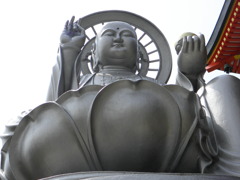 大きな仏像