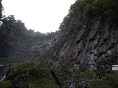 岩肌　at　華厳の滝