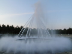 噴水。
