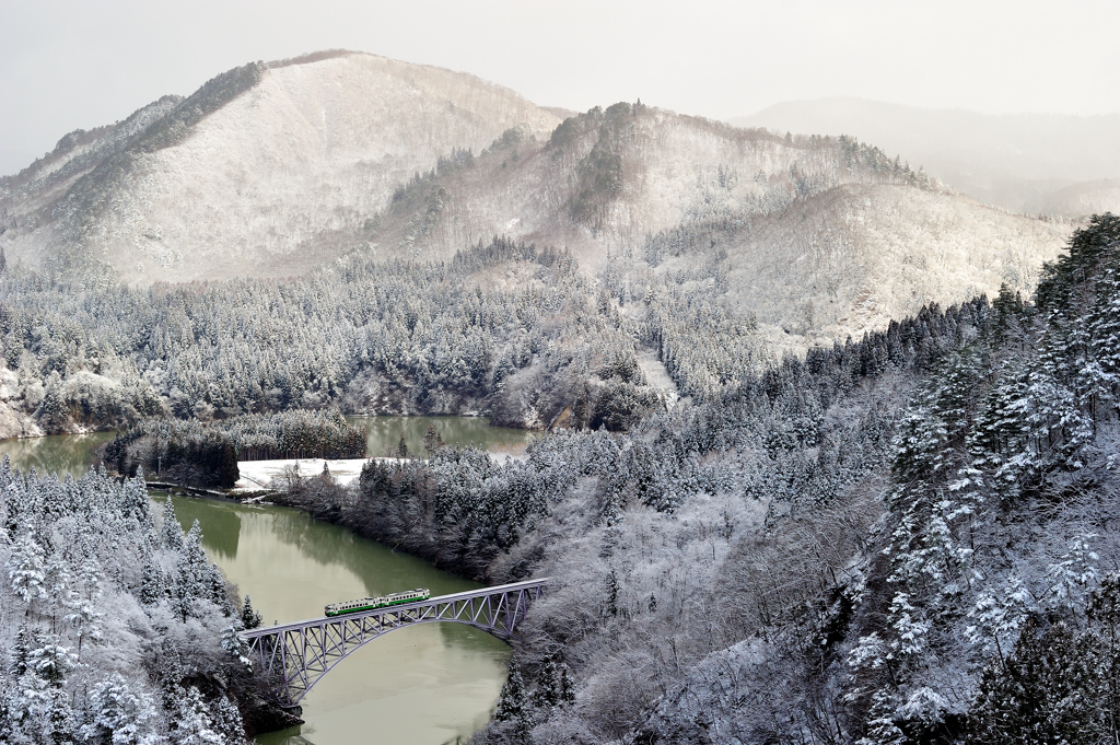 朝一のみの雪景色