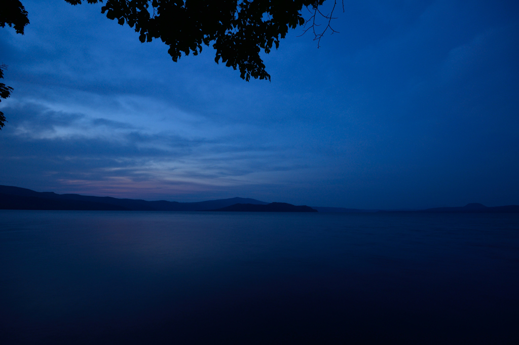 夕暮れの屈斜路湖